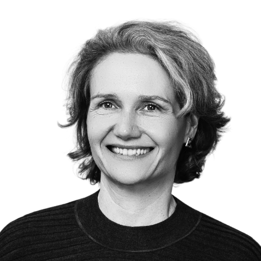 Luciana Piva - bacharelado e mestrado em Ciências Biológicas na USP, diploma pleno de Tradutora e Intérprete pela Associação Alumni, membro da APIC